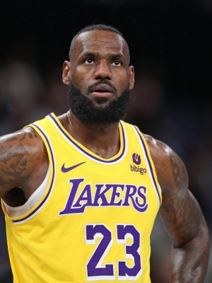 Lakers desejam manter LeBron James na equipe
